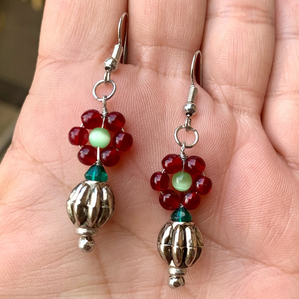 ❤️5/$15 Red and Green Cat Eye Glass Beaded Flowers Silver Handmade Earrings